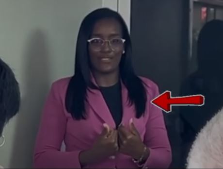 Video: San Cristobal; Personal de la JCE que trabaja en la entrega de la nueva cèdula es extranjero.